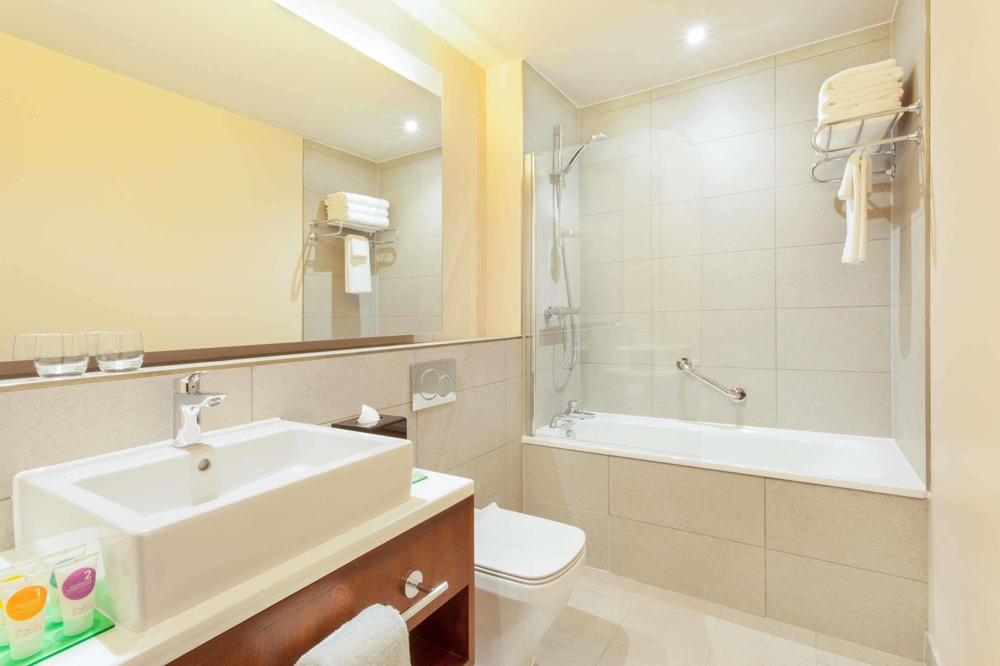 Hyatt Place West London Hayes Hayes  Εξωτερικό φωτογραφία